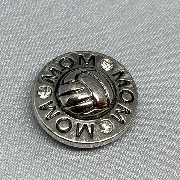 💗Volleyball Mom - Ginger Snaps & Co. Snap Button Charm - Picture 1 of 2